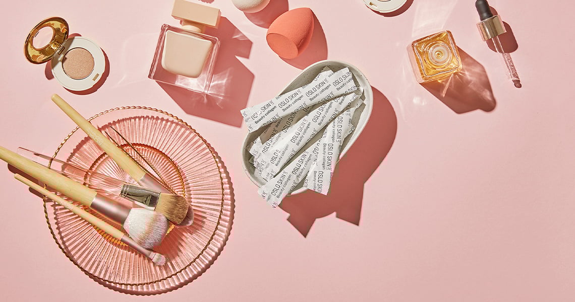 Kolagen The Solution na różowym tle